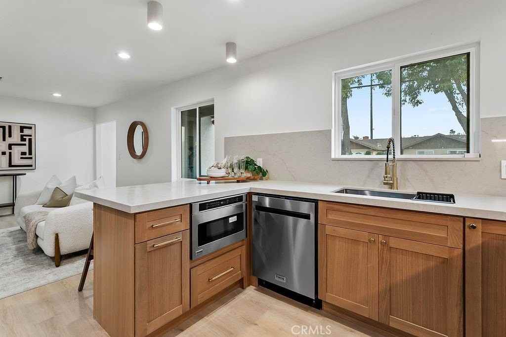 6091 Navajo Rd - Photo 5 of 49