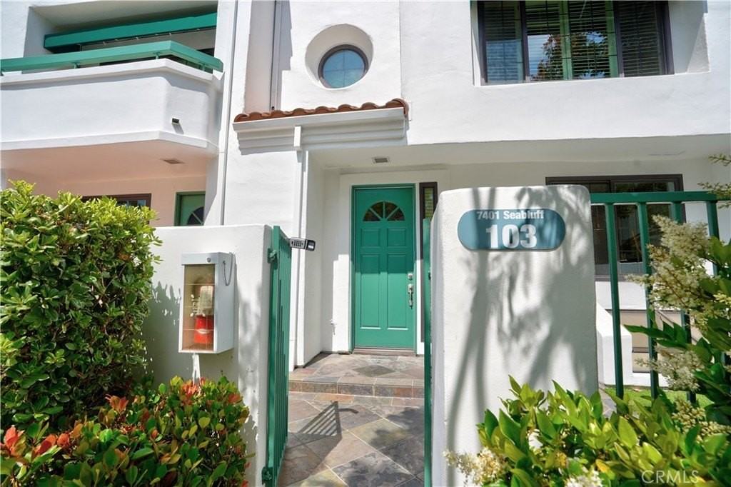 7401 Seabluff Dr #103