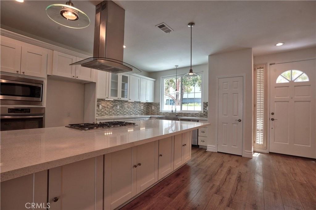 7401 Seabluff Dr #103 - Photo 4 of 24