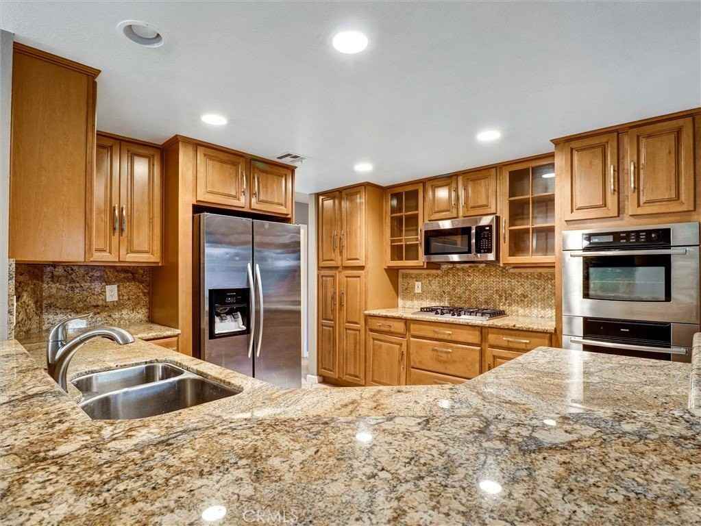 76871 Castle Ct - Photo 4 of 37