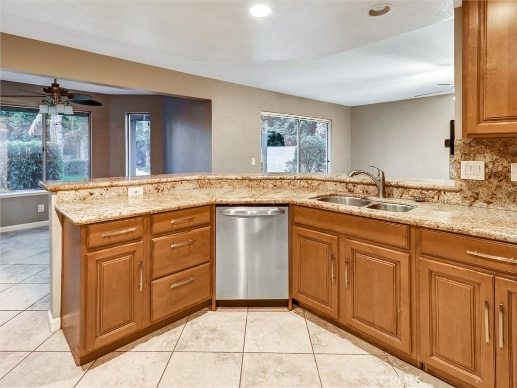 76871 Castle Ct - Photo 5 of 37