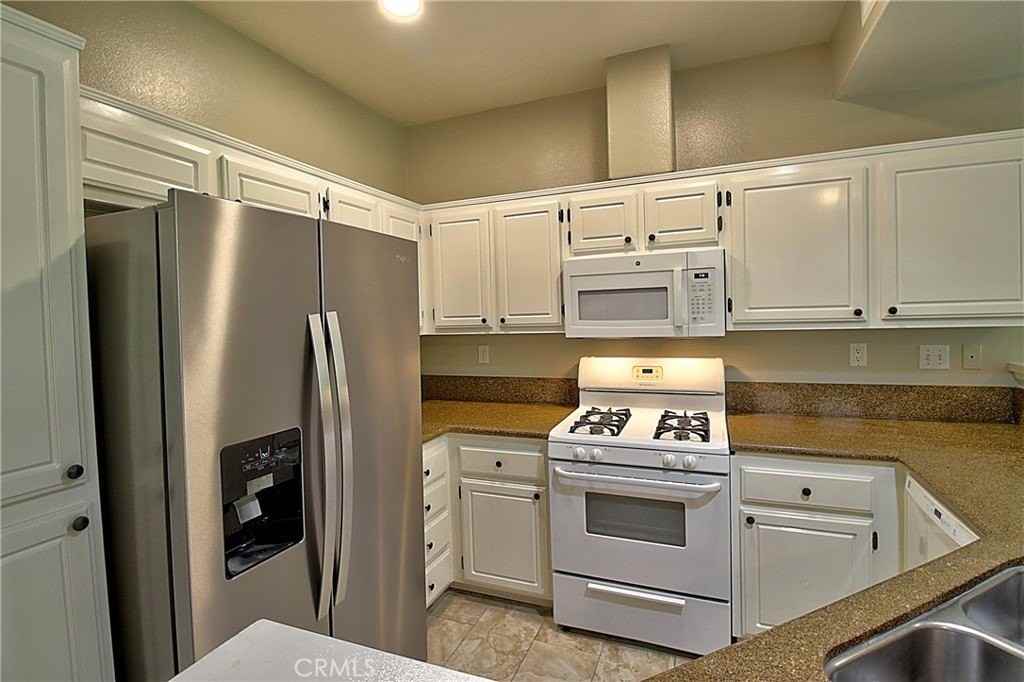 7821 E Menton Ave - Photo 6 of 21
