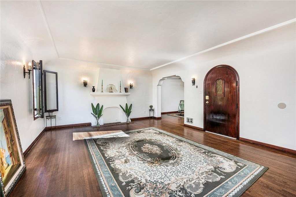 429 Olive Ave - Photo 5 of 28