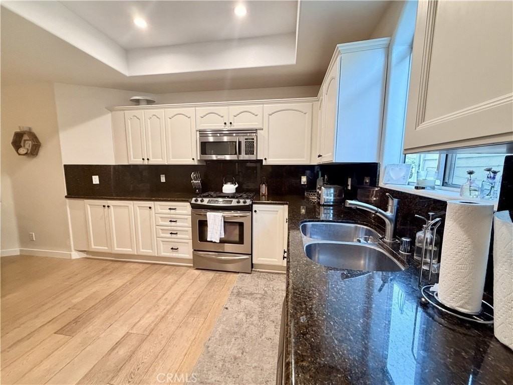4970 Kester Ave #10 - Photo 3 of 20