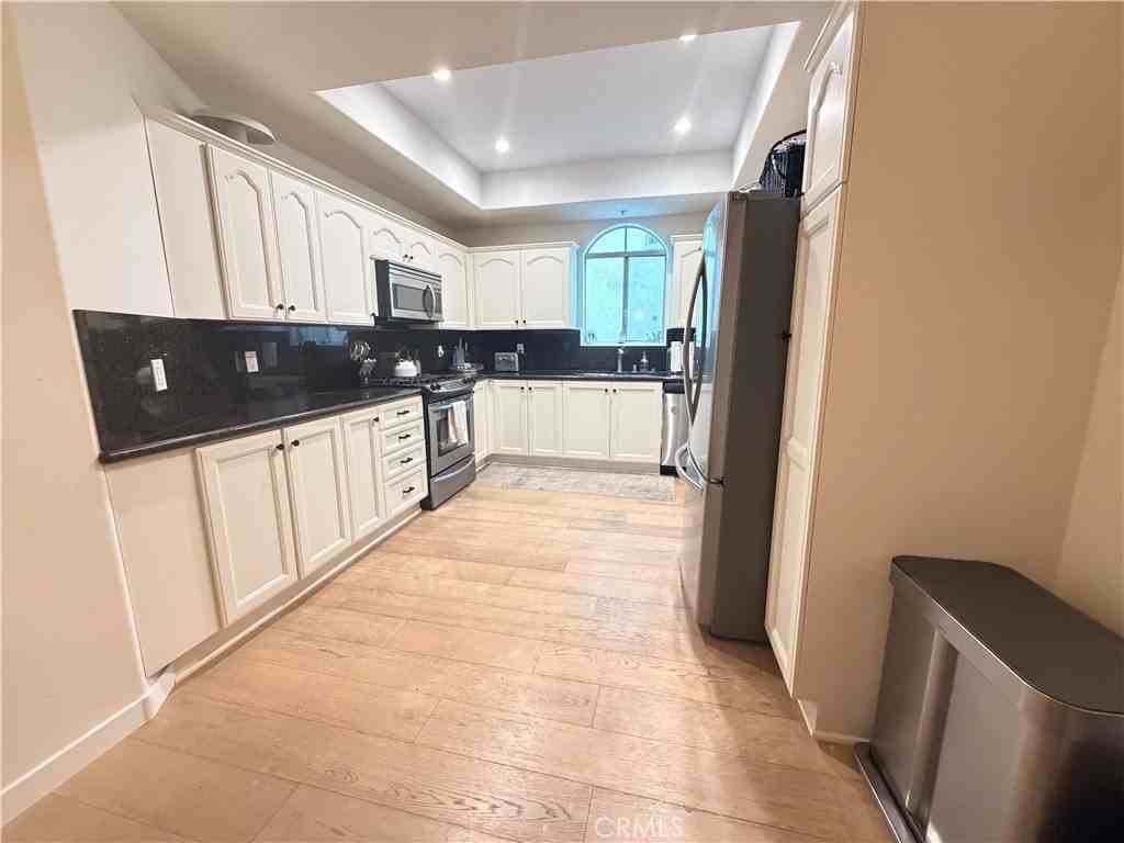 4970 Kester Ave #10 - Photo 5 of 20
