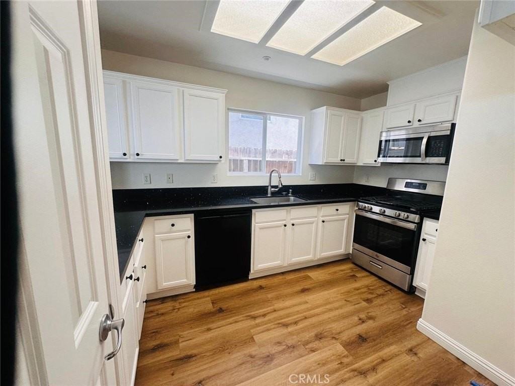 9315 Burnet Ave #113 - Photo 4 of 34