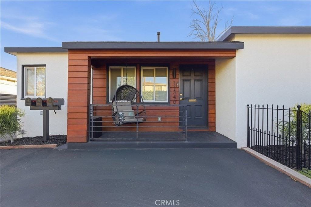 11340 Emelita St - Photo 2 of 15