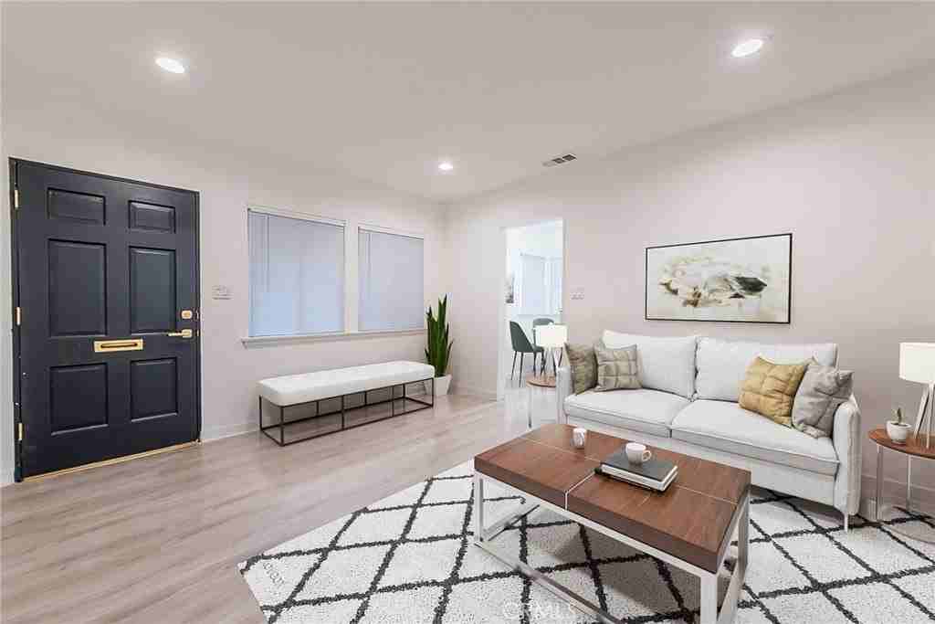 11340 Emelita St - Photo 5 of 15