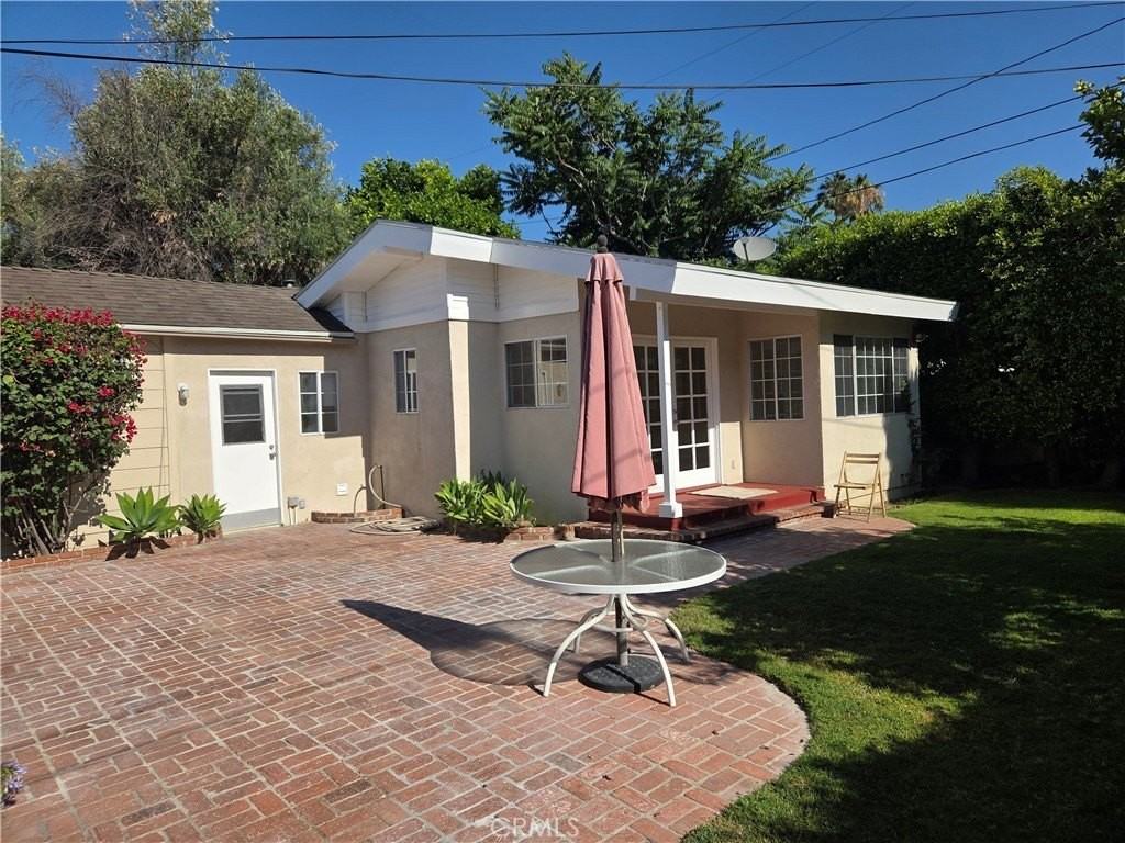 15219 Wyandotte St - Photo 3 of 29