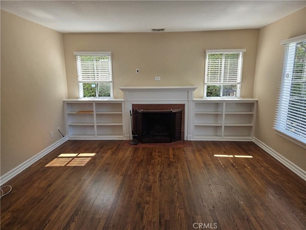 15219 Wyandotte St - Photo 5 of 29