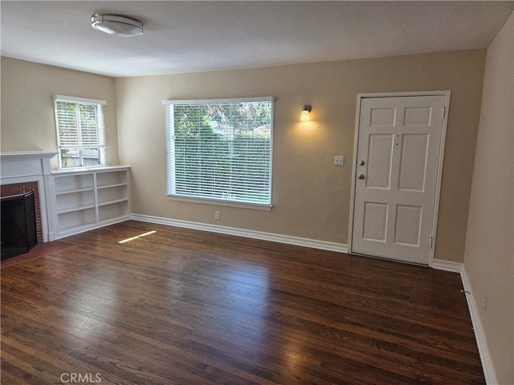 15219 Wyandotte St - Photo 7 of 29
