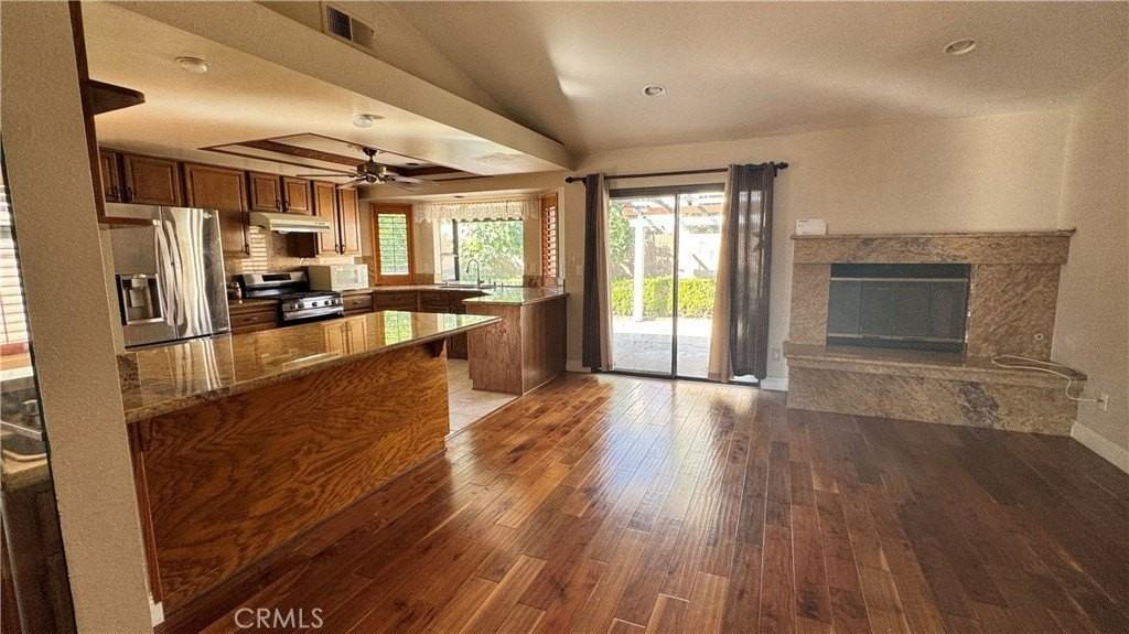 1350 Princeton Dr - Photo 4 of 13