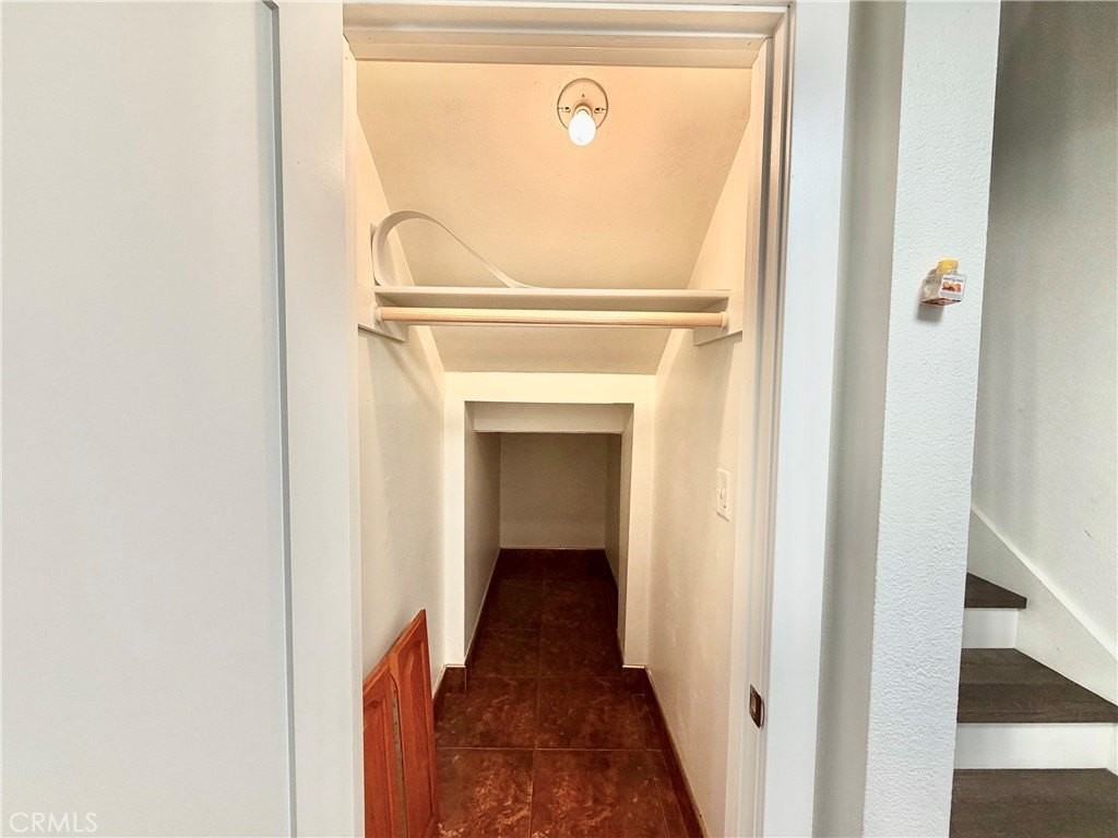 1477 W 20th St #7 - Photo 5 of 34