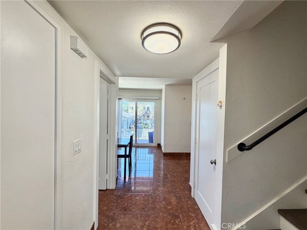 1477 W 20th St #7 - Photo 6 of 34