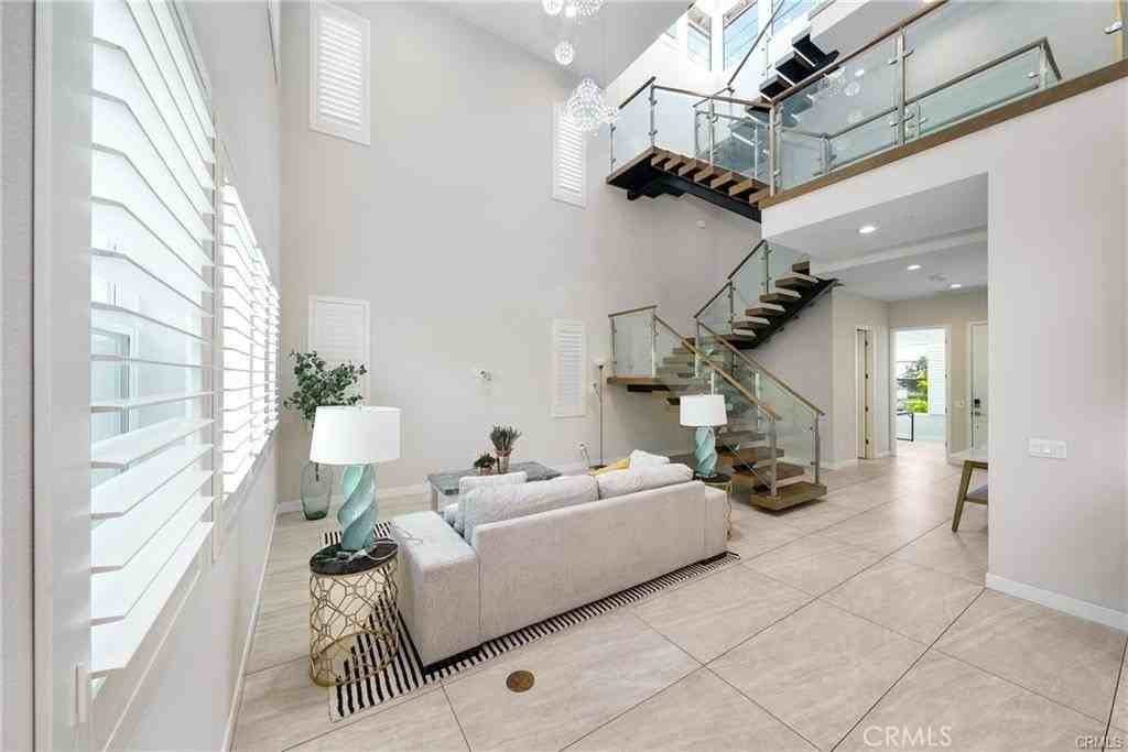 438 Sycamore Dr - Photo 5 of 22