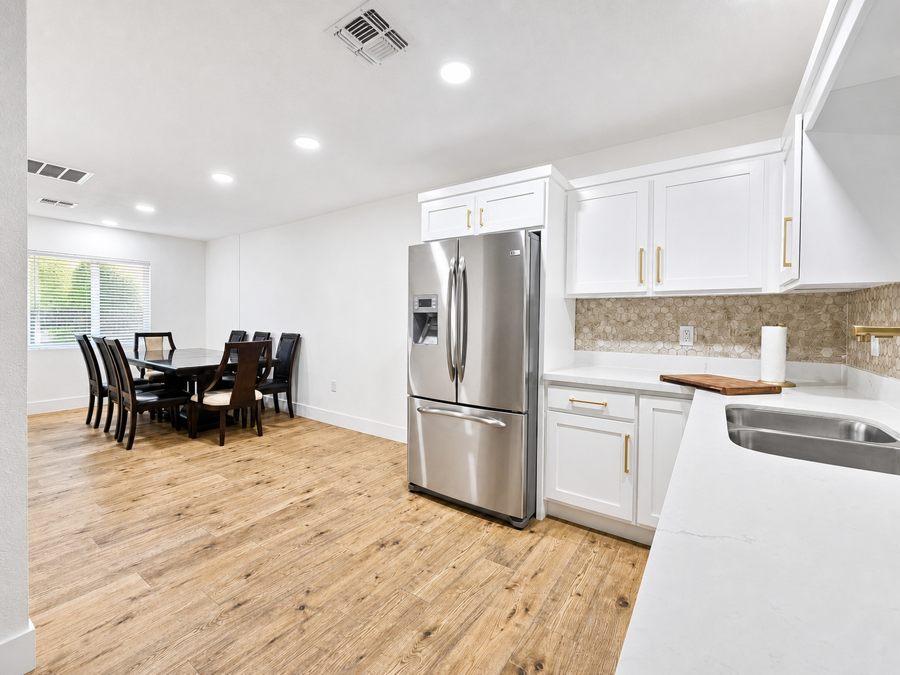 701 W Windsor Ave Frnt - Photo 3 of 18