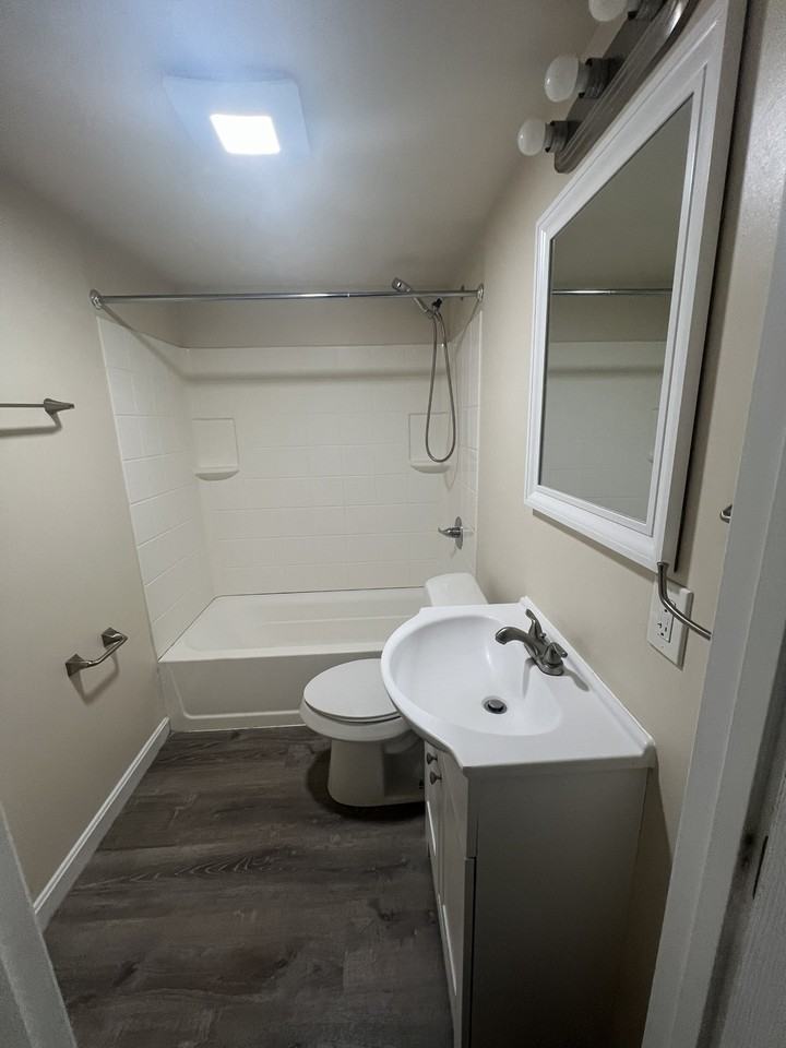 917 W 3rd St - Photo 5 of 9