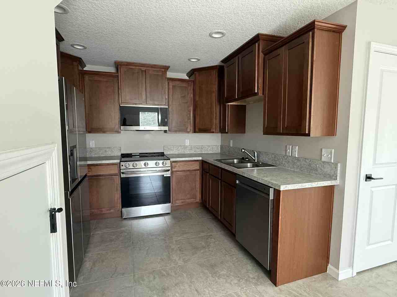 3214 Isabella Ct - Photo 3 of 20