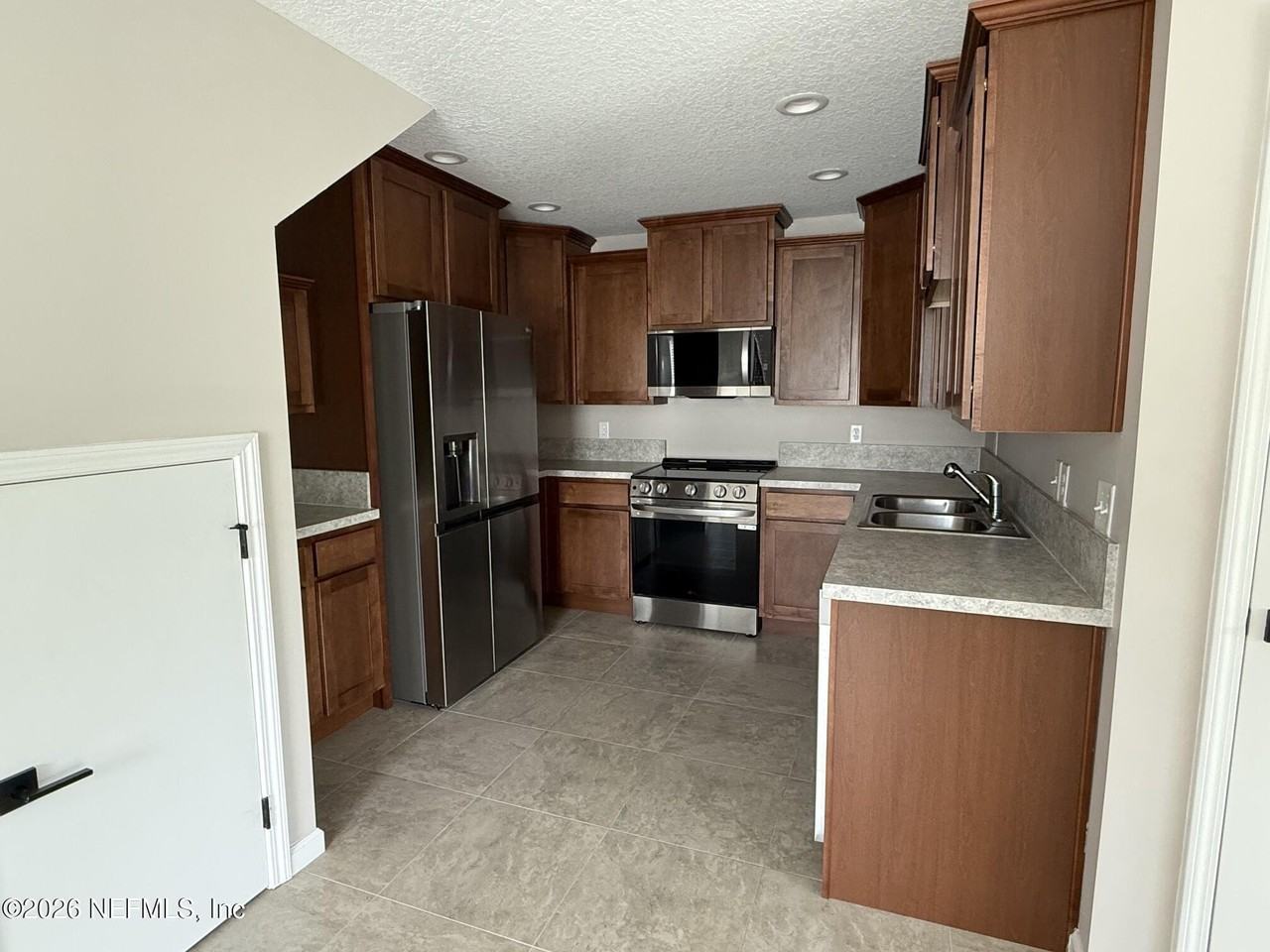 3214 Isabella Ct - Photo 4 of 20