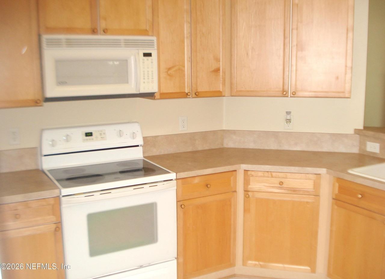 684 Sid Dr - Photo 3 of 20