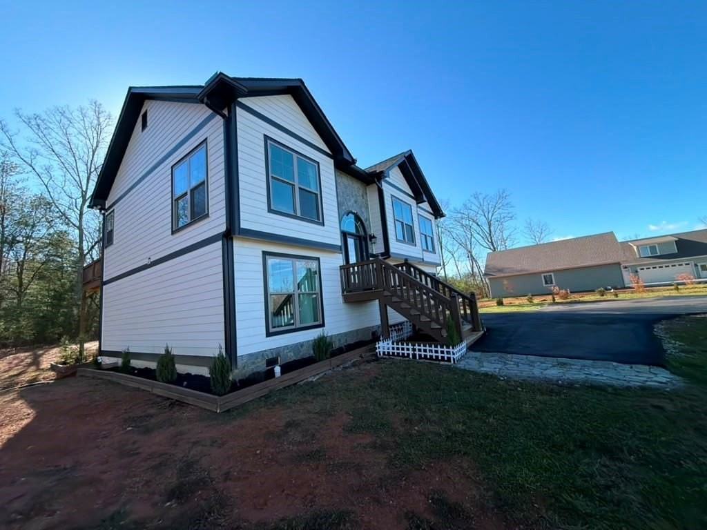 363 Bayside Ln - Photo 3 of 24