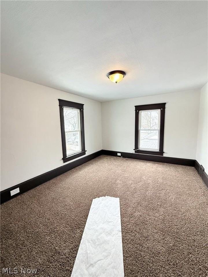 1433 Kenmore Blvd - Photo 5 of 14