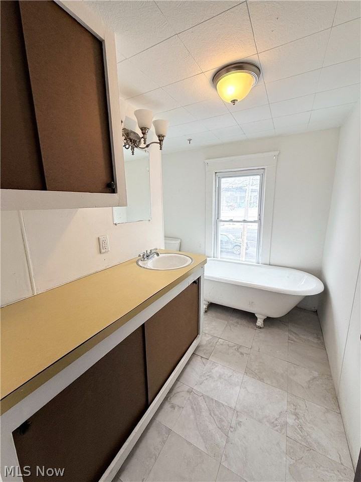 1433 Kenmore Blvd - Photo 7 of 14