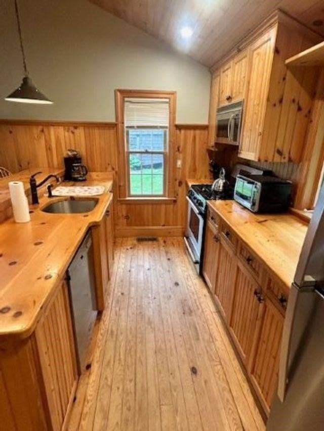 189 W Shore Rd - Photo 4 of 13