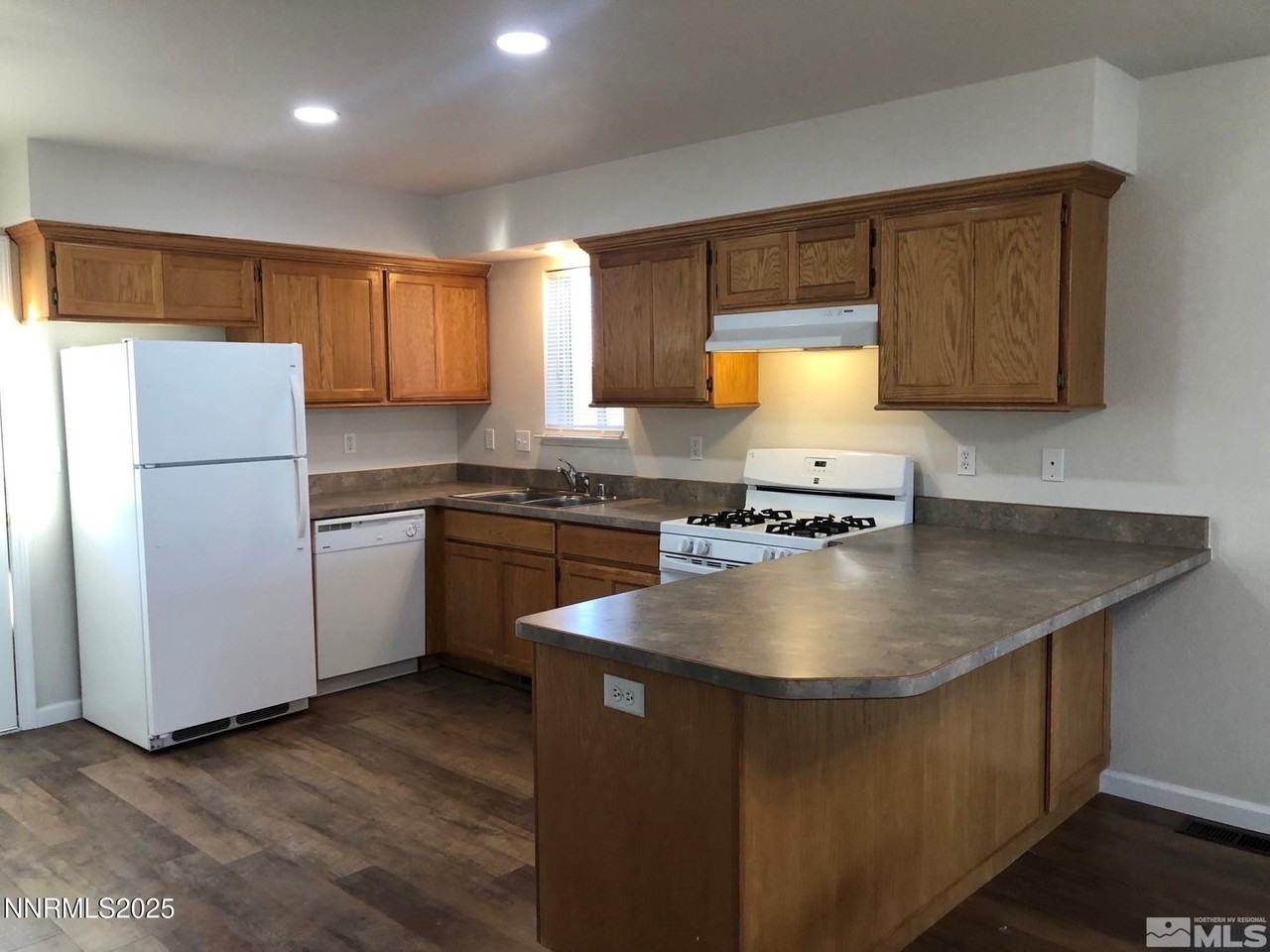 205 E A St - Photo 2 of 8