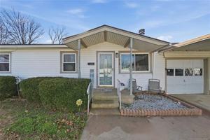 featured image of 318 E Maple St