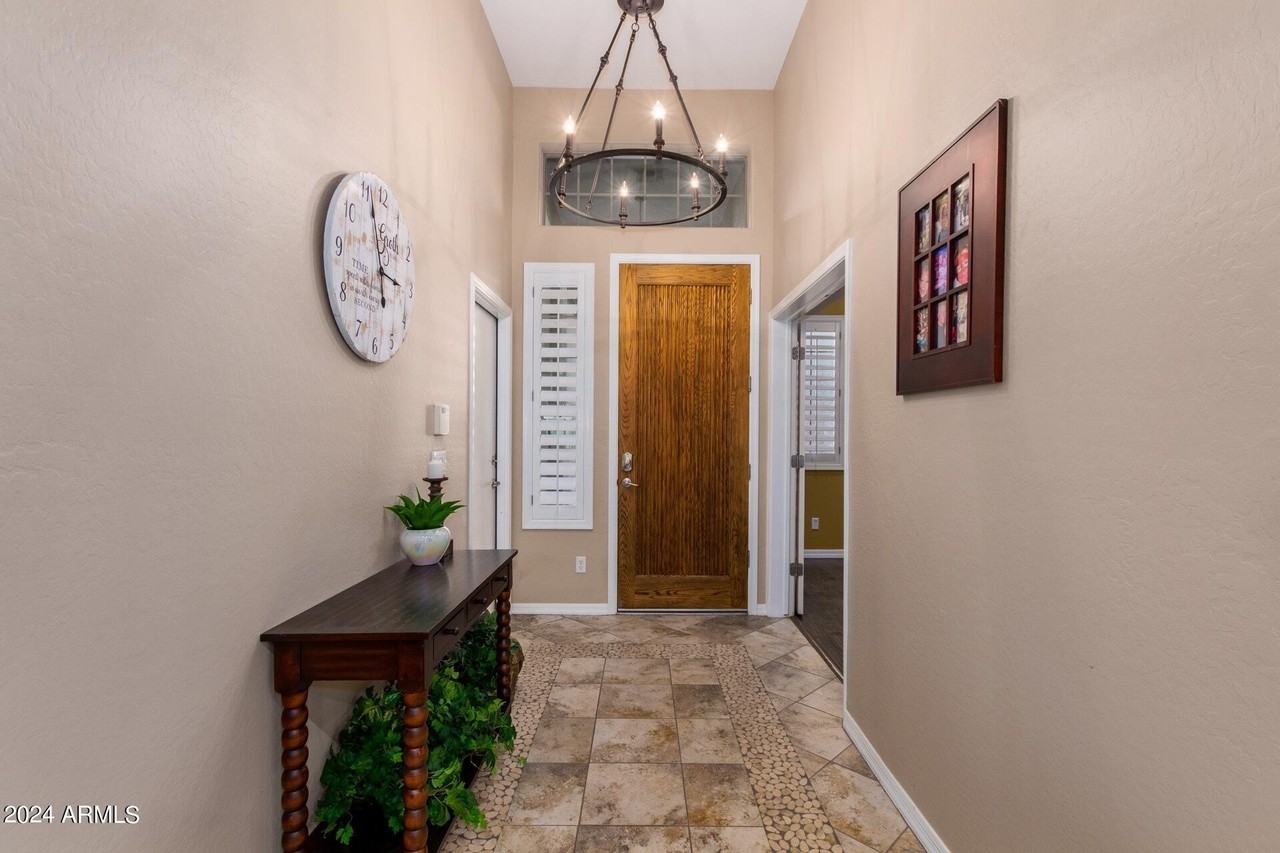 3103 W Sentinel Rock Rd #1 - Photo 2 of 10