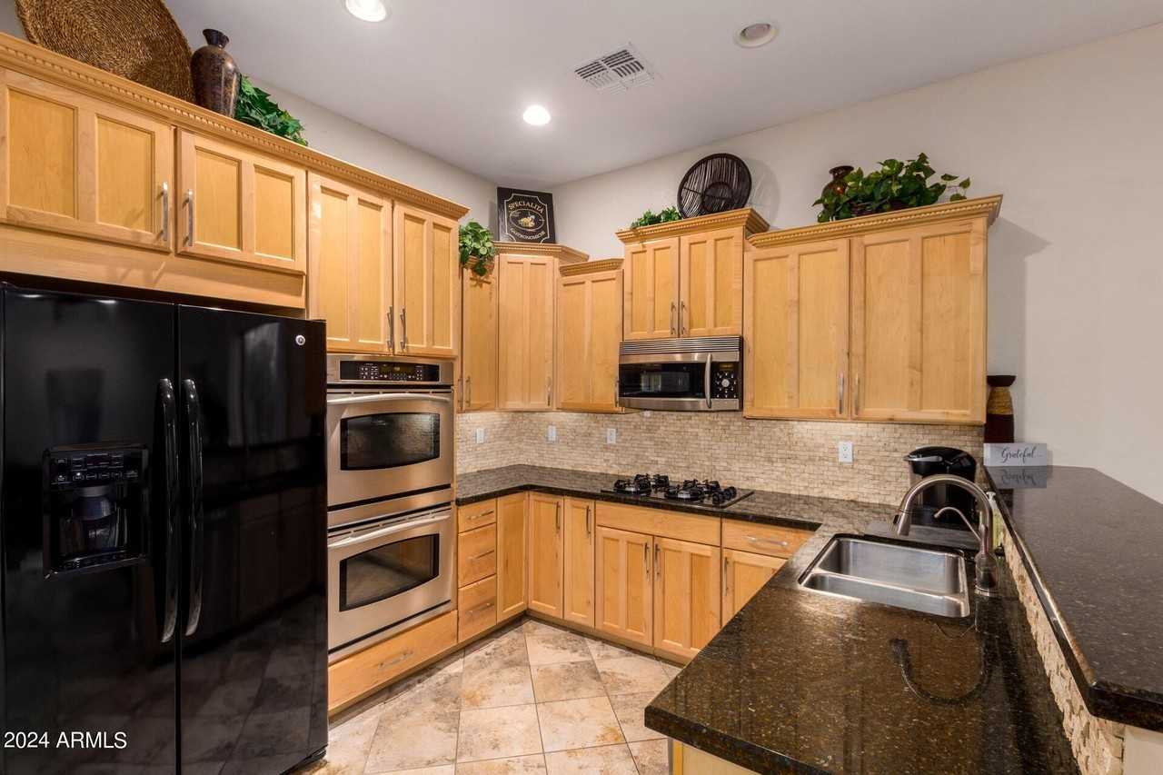 3103 W Sentinel Rock Rd #1 - Photo 4 of 10