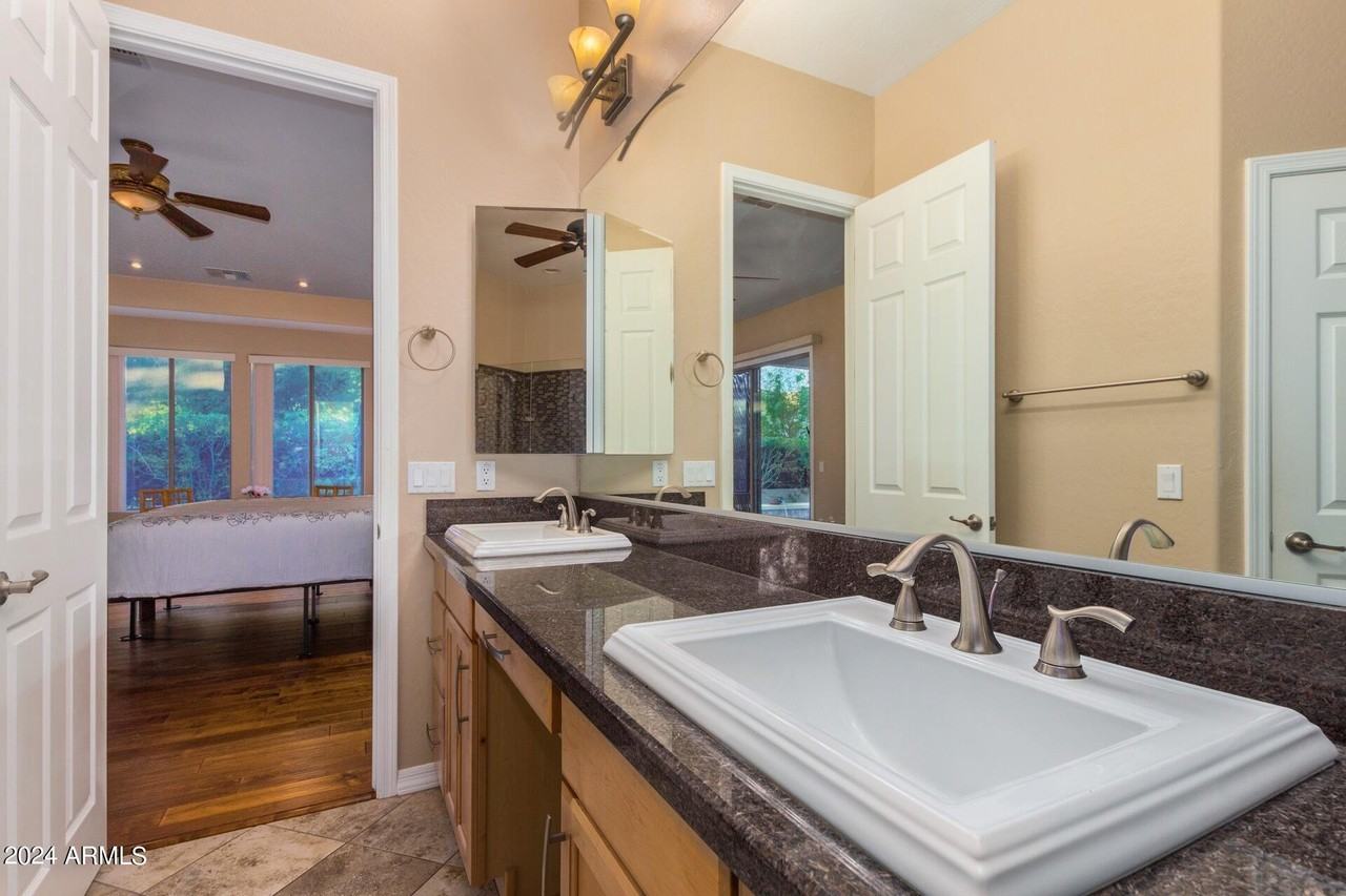 3103 W Sentinel Rock Rd #1 - Photo 6 of 10
