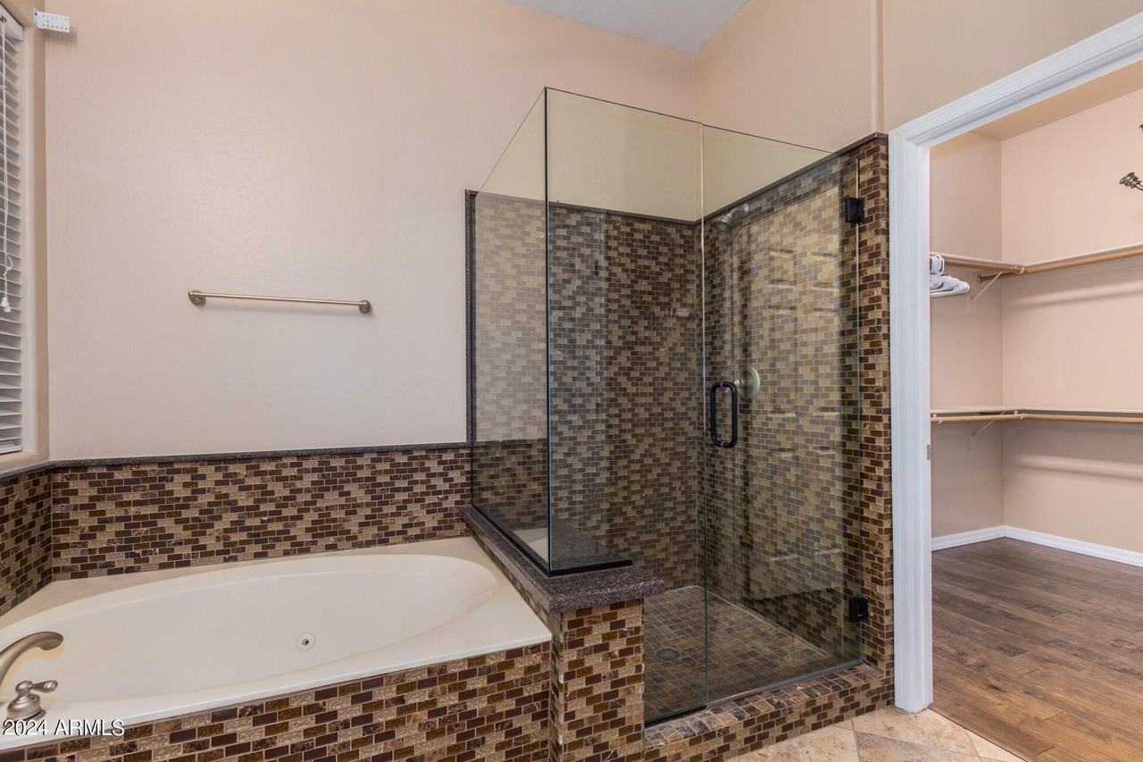 3103 W Sentinel Rock Rd #1 - Photo 7 of 10