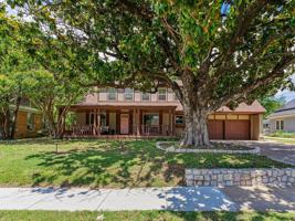 featured image of 1505 N Riverside Dr