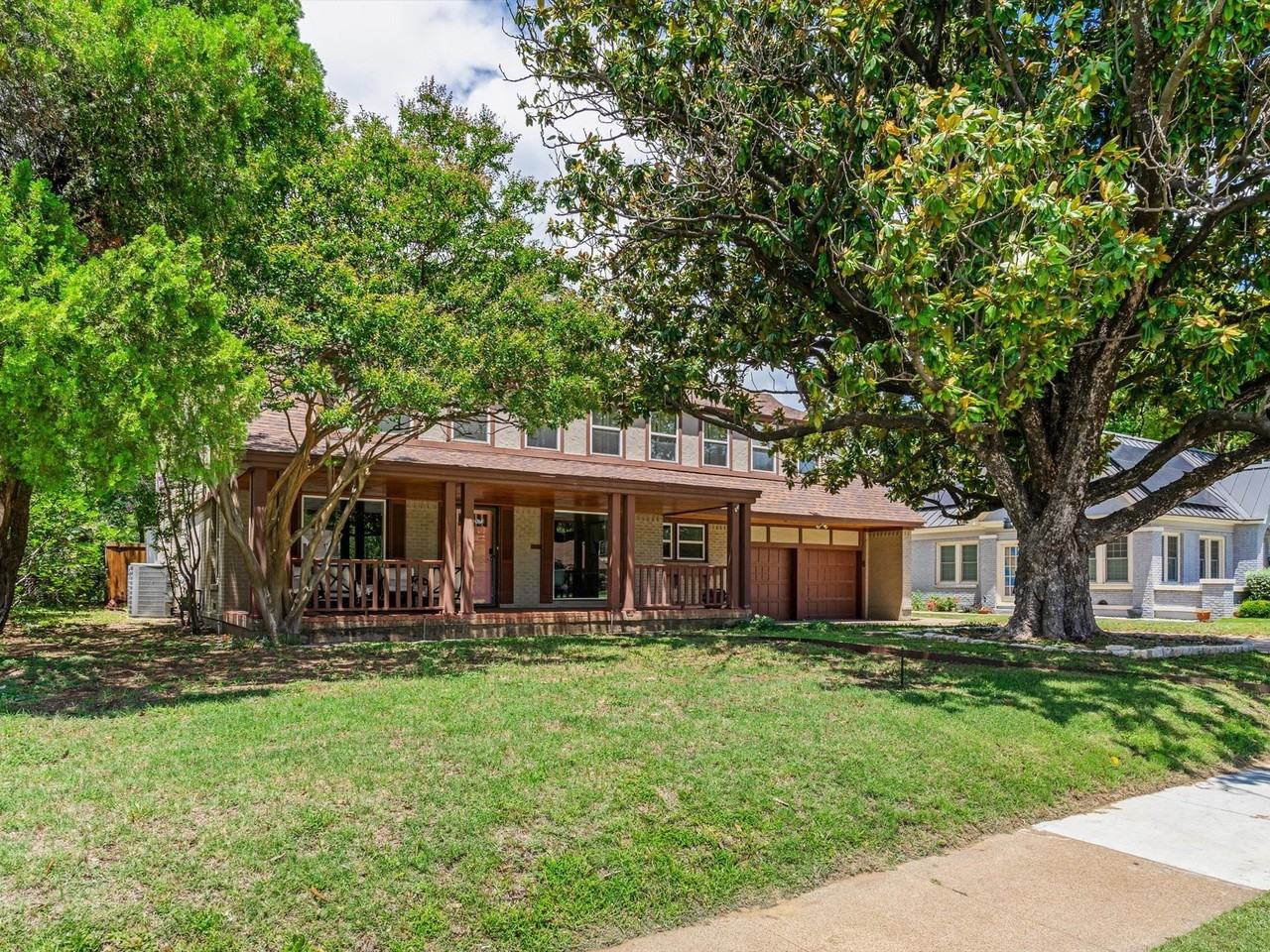 1505 N Riverside Dr - Photo 3 of 40