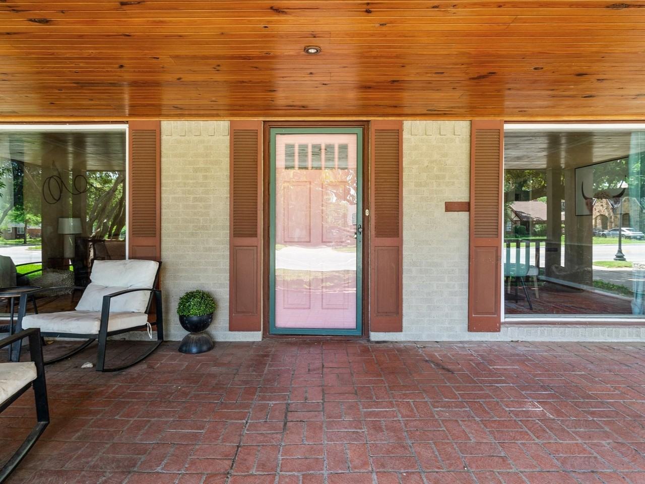 1505 N Riverside Dr - Photo 6 of 40