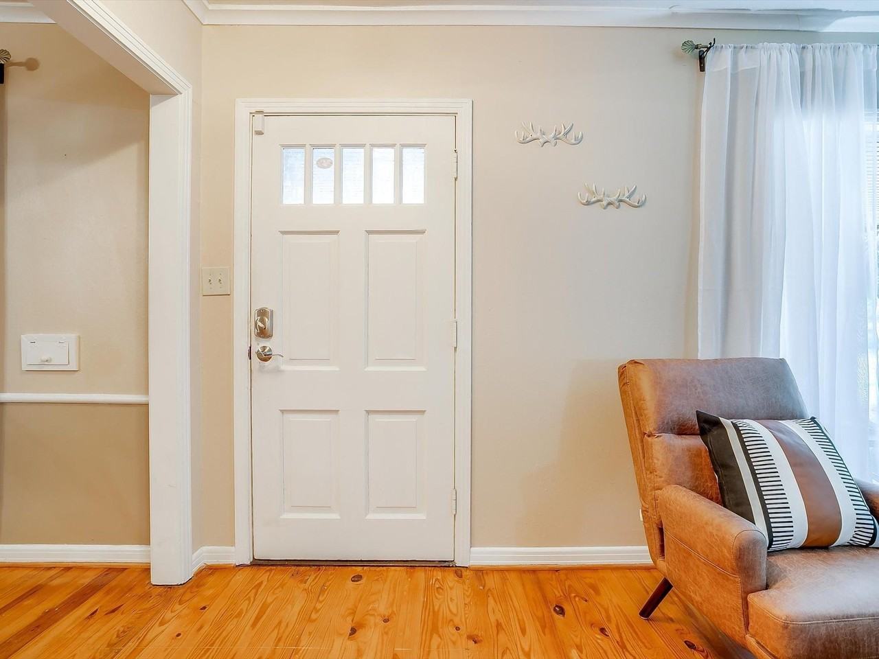 1505 N Riverside Dr - Photo 7 of 40