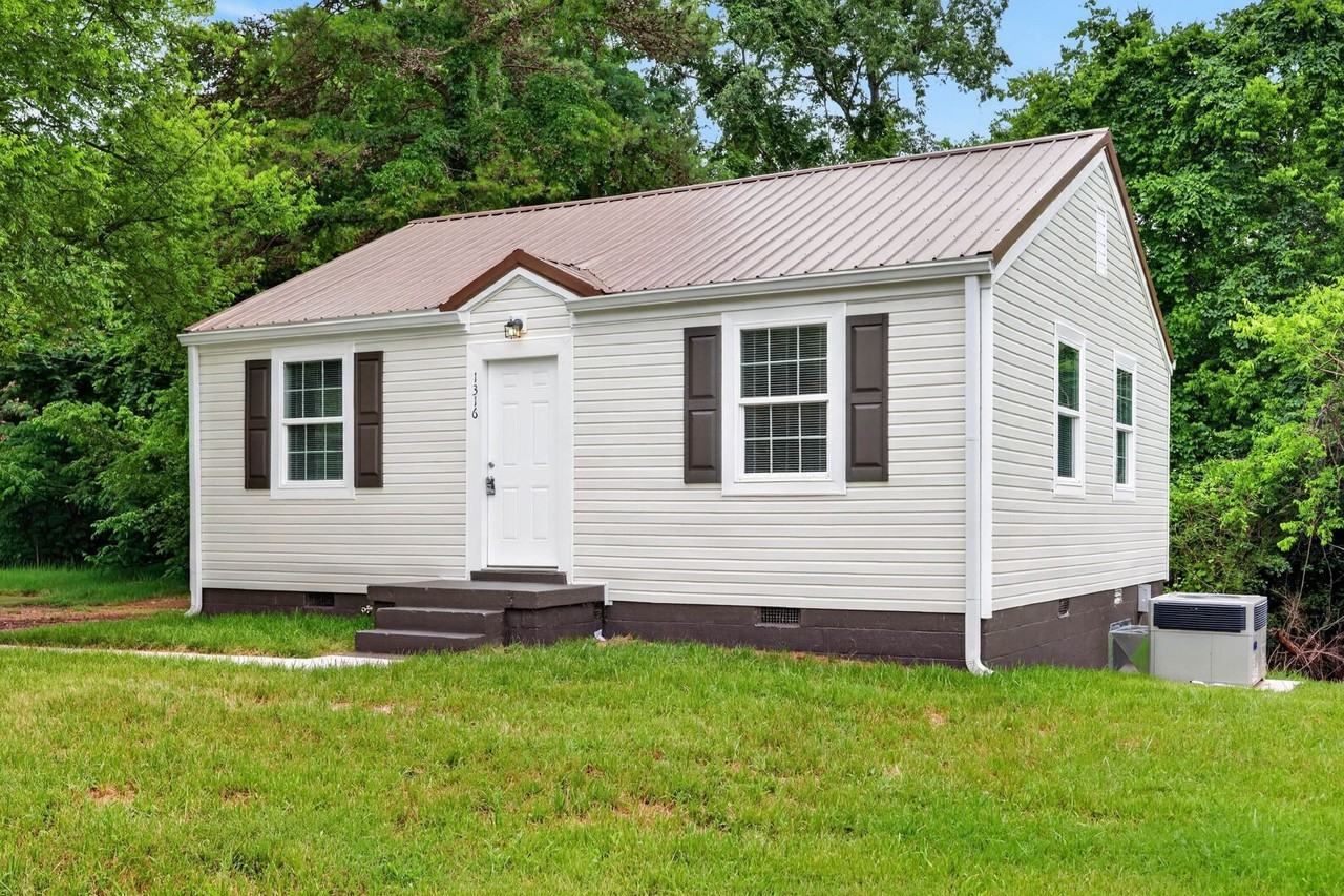 1316 Sunnyview Dr - Photo 2 of 23