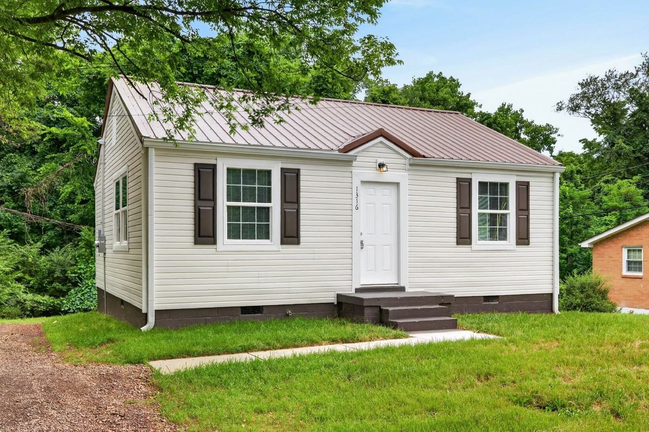 1316 Sunnyview Dr - Photo 3 of 23