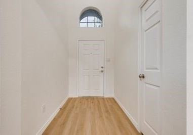 205 Tonto St - Photo 2 of 16