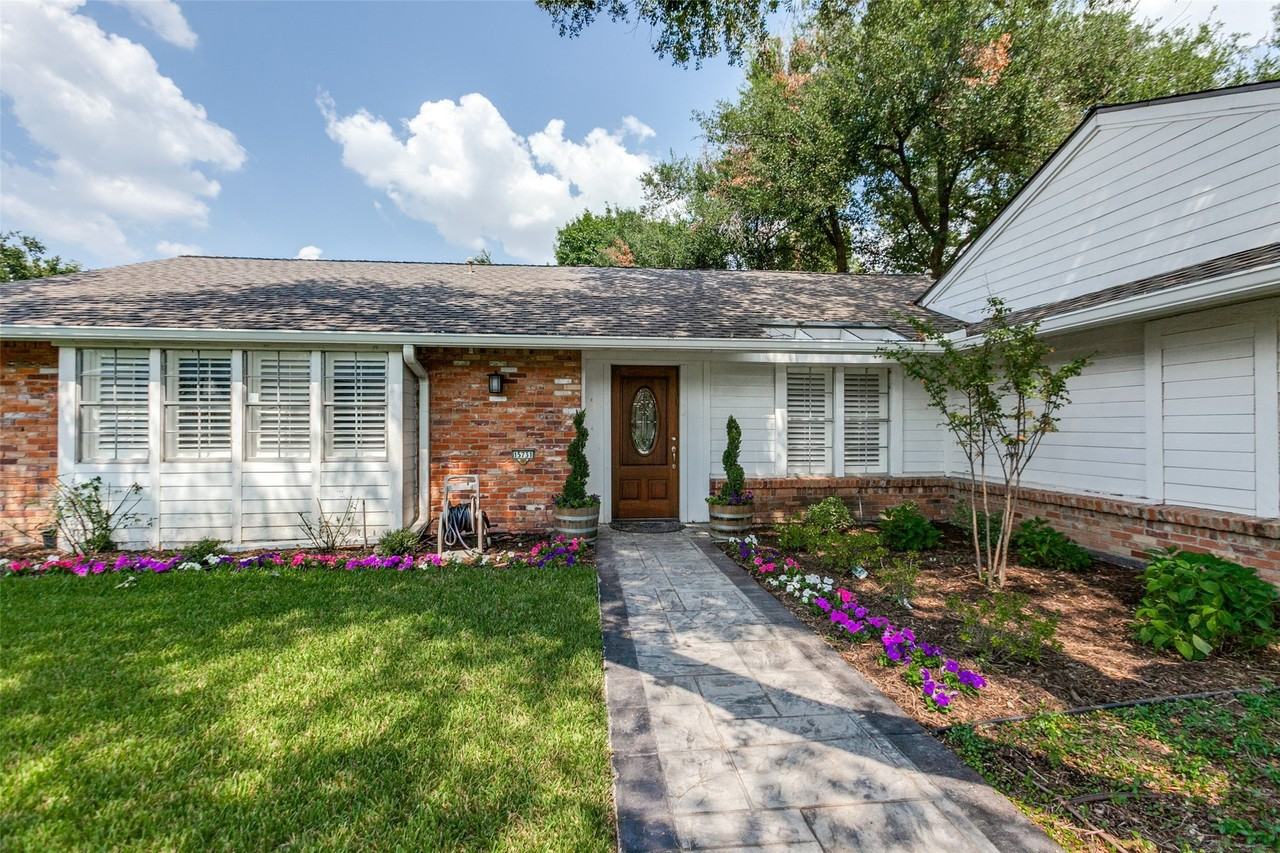 15731 Overmead Cir - Photo 2 of 40