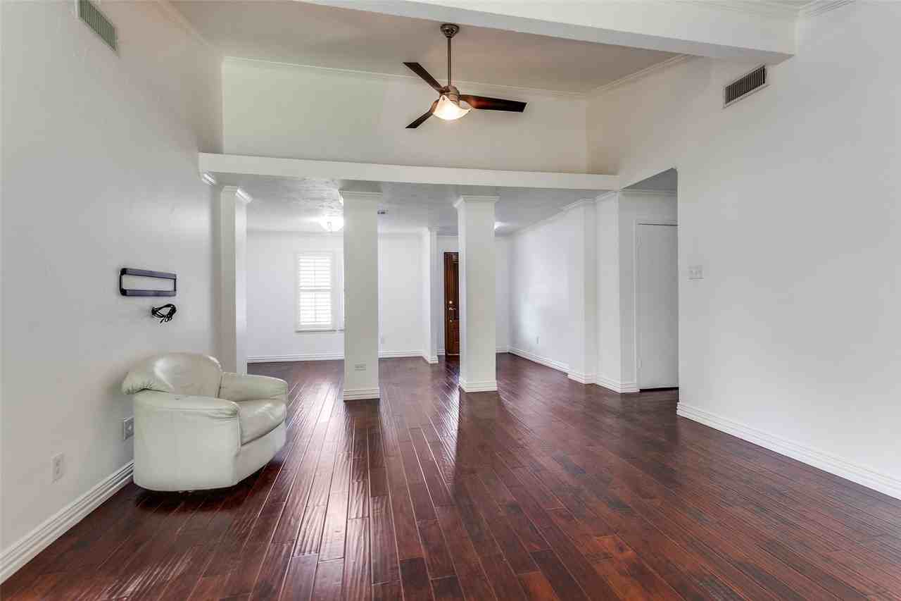 15731 Overmead Cir - Photo 5 of 40