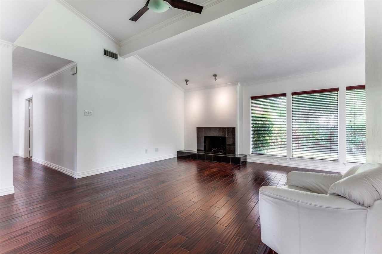 15731 Overmead Cir - Photo 6 of 40
