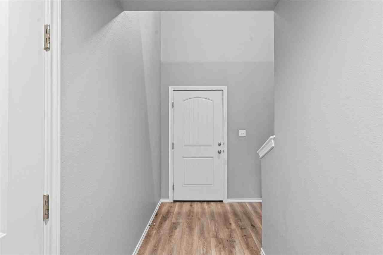 100 Abbey Park Ct - Photo 5 of 29
