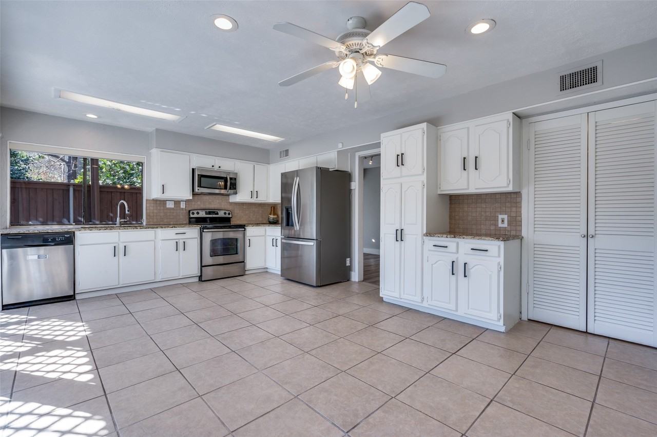 7602 Woodthrush Dr - Photo 4 of 24