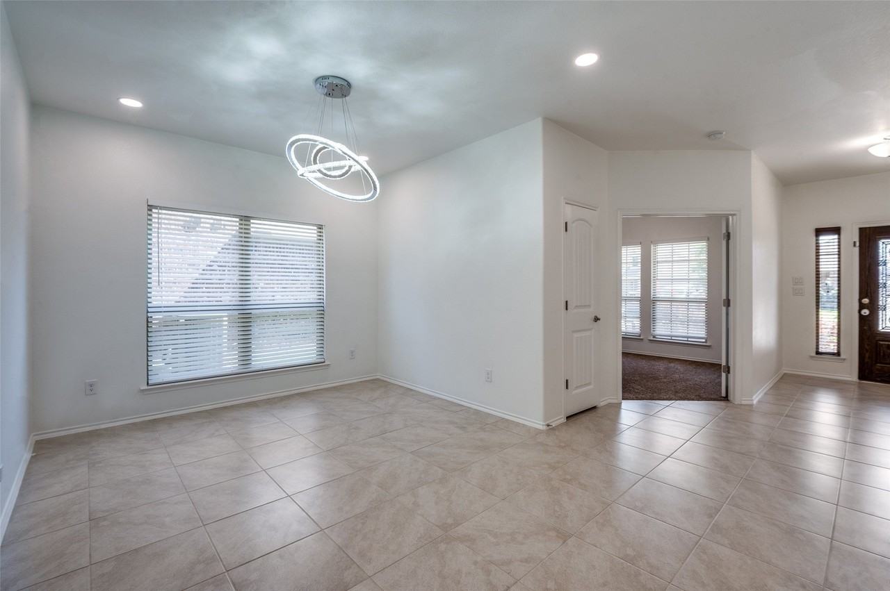 112 Mount Olive Ave - Photo 4 of 28