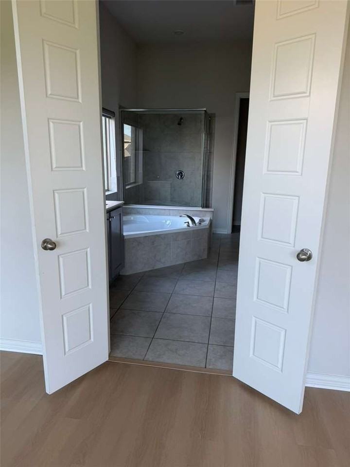 1201 Indianola Trl - Photo 6 of 34