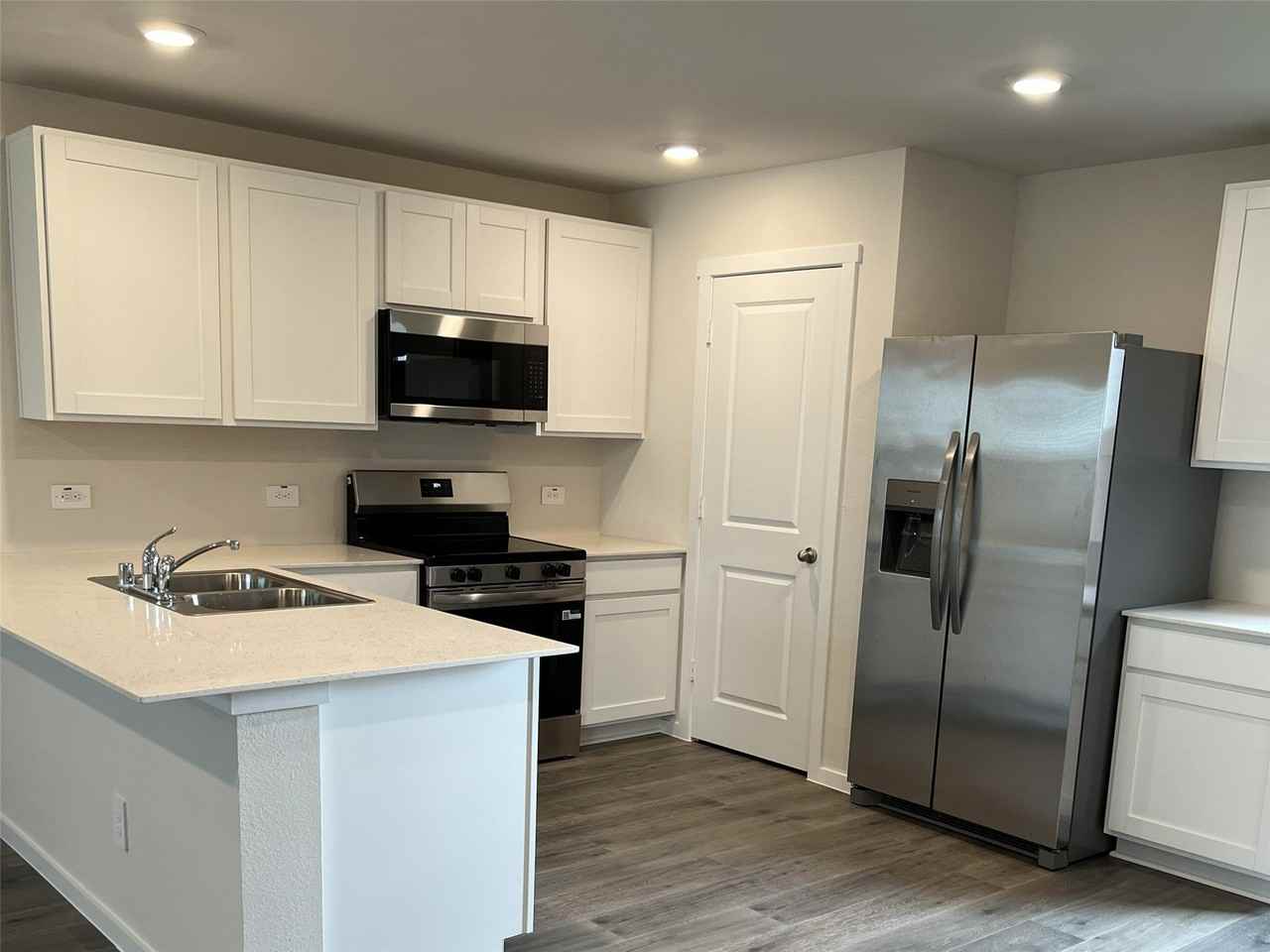 4484 Bonney Ave - Photo 6 of 30