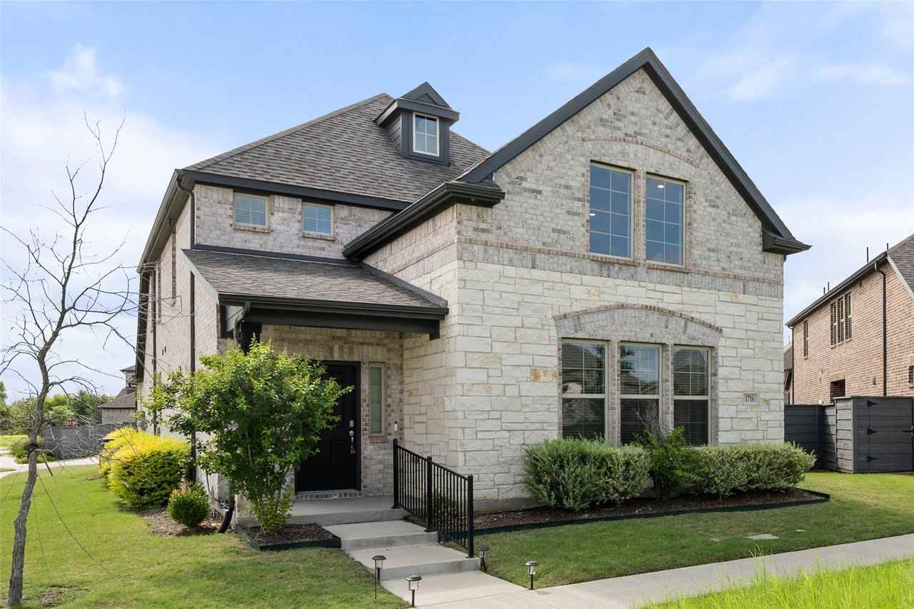 1716 Elise Ln - Photo 4 of 38